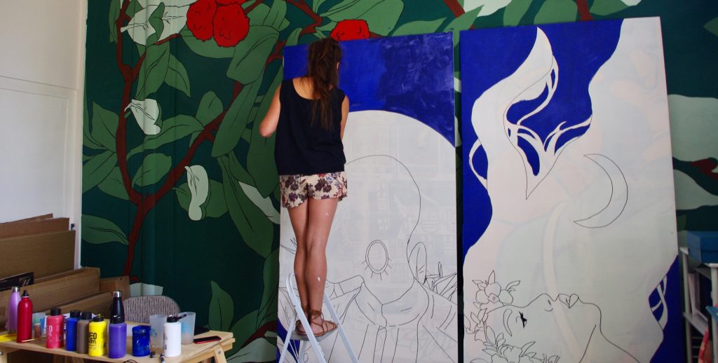 Florina Aledo-Perez en train de peindre